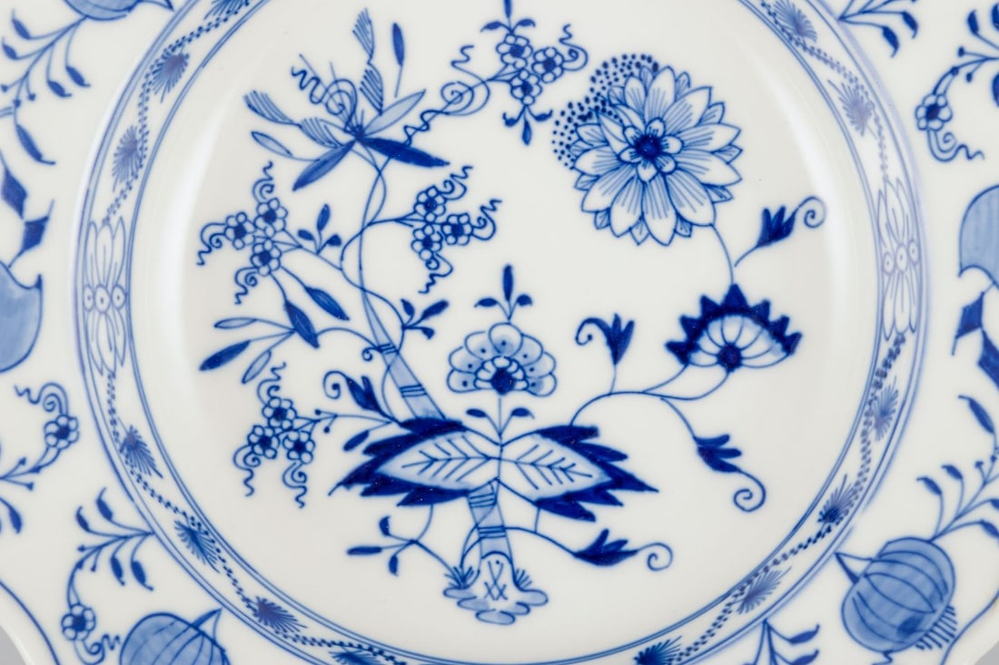 Meissen, Germany. Blue Onion pattern. Four large deep plates in porcelain. Approx. 1900. - 6