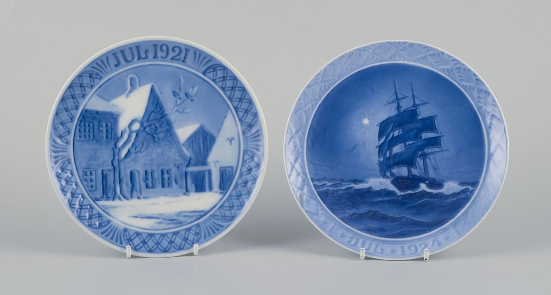 Royal Copenhagen, two Christmas plates. Years: 1921 and 1924.: Title: Royal Copenhagen, two Christmas plates. Years: 1921 and 1924. Description: Royal Copenhagen, two Christmas plates in porcelain. Years: 1921 and 1924. Marked. In perfect condition. First factory
