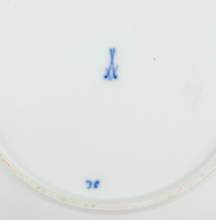 Meissen, Germany. Blue Onion pattern. Three antique dinner plates. - 6