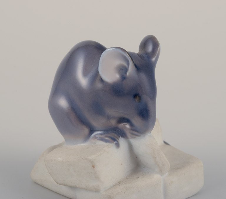 Royal Copenhagen porcelain figurine of a mouse. - 4