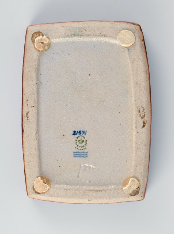 Jørgen Mogensen for Royal Copenhagen, stoneware dish with motif of beetles. - 3