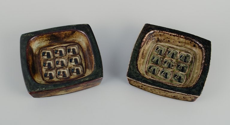 Jørgen Mogensen for Royal Copenhagen, two stoneware dishes with abstract motifs. (1 of 9)