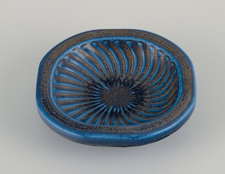 Wilhelm Kåge (1889-1960), Kåge Verkstad Gustavsberg, hand-glazed ceramic bowl with blue (1 of 3)