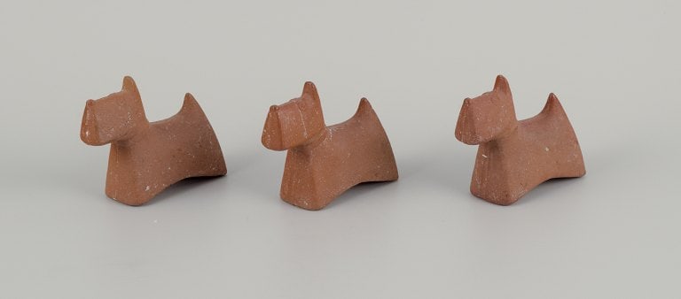 Stig Lindberg (1916-1982), three "Scotty" dogs in stoneware for Gustavsberg.: Title: Stig Lindberg (1916-1982), three "Scotty" dogs in stoneware for Gustavsberg. Description: Stig Lindberg (1916-1982), three "Scotty" dogs in stoneware for Gustavsberg. Approx. 1960s. In