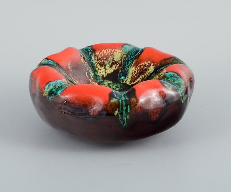 Vallauris, France, three ceramic bowls in brightly colored glazes in red and green on a dark base. - 7