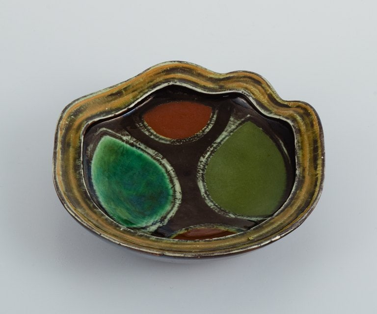 Gete Petersen for Kähler, ceramic bowl. Hand painted, abstract motif.: Title: Gete Petersen for Kähler, ceramic bowl. Hand painted, abstract motif. Description: Gete Petersen for Kähler, ceramic bowl. Hand painted, abstract motif. Approx. 1960s. In perfect