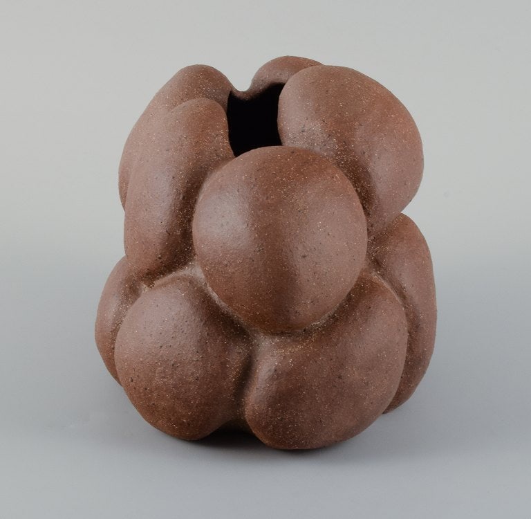 Christina Muff, Danish contemporary ceramicist (b. 1971). Golden brown unglazed stoneware clay - 4