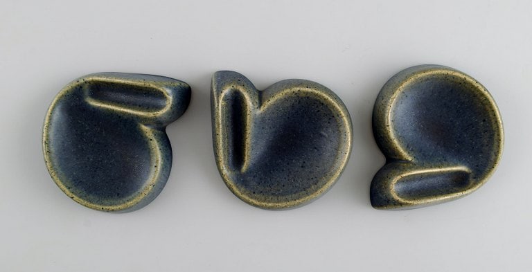 Syco, Sweden. Three small bowls in glazed stoneware. Mid 20th century.: Title: Syco, Sweden. Three small bowls in glazed stoneware. Mid 20th century. Description: Syco, Sweden. Three small bowls in glazed stoneware. Mid 20th century. Measures: 8.5 x 7.5 cm. In excellent c