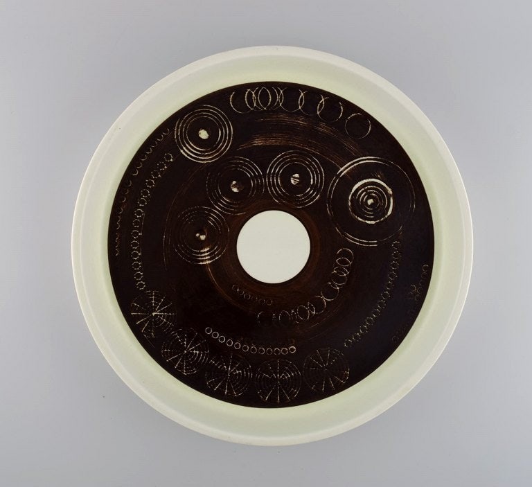 Olle Alberius for Rörstrand. Large Sarek dish / bowl in hand-painted and glazed ceramics with (1 of 6)