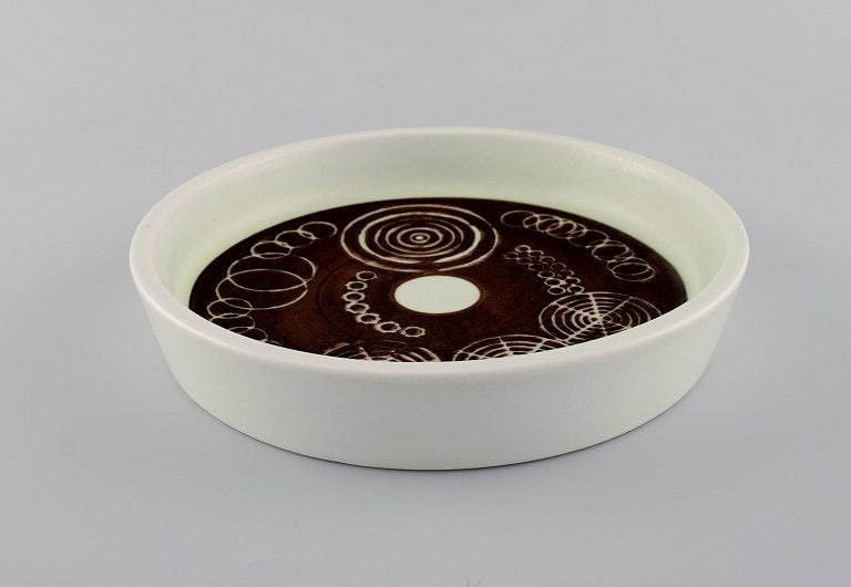 Olle Alberius for Rörstrand. Sarek dish / bowl in hand-painted and glazed ceramics with - 2