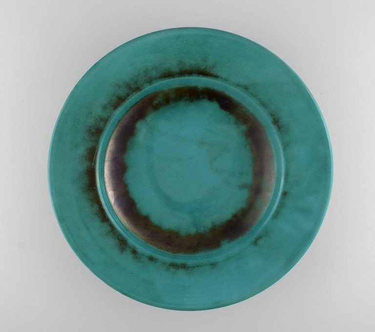 St. Erik, Upsala. Large art deco bowl / dish in glazed ceramics. Beautiful glaze in shades of green. (1 of 8)