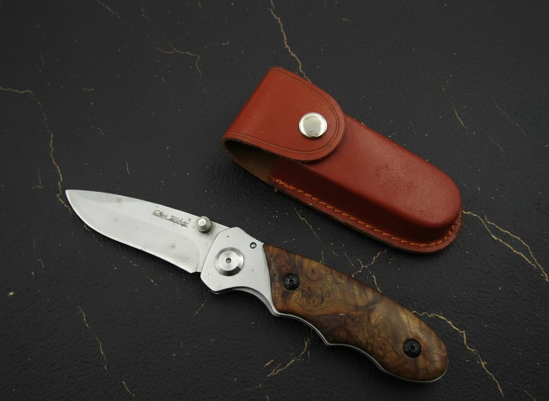 Brown Frame Lock Pocket Knife by Pine Ridge 3.5 Inch Stainless Drop Point Blade: Title:Brown Frame Lock Pocket Knife by Pine Ridge 3.5 Inch Stainless Drop Point BladeDescription:This listing is for a modern folding pocket knife from Pine Ridge. Designed for practical use, it