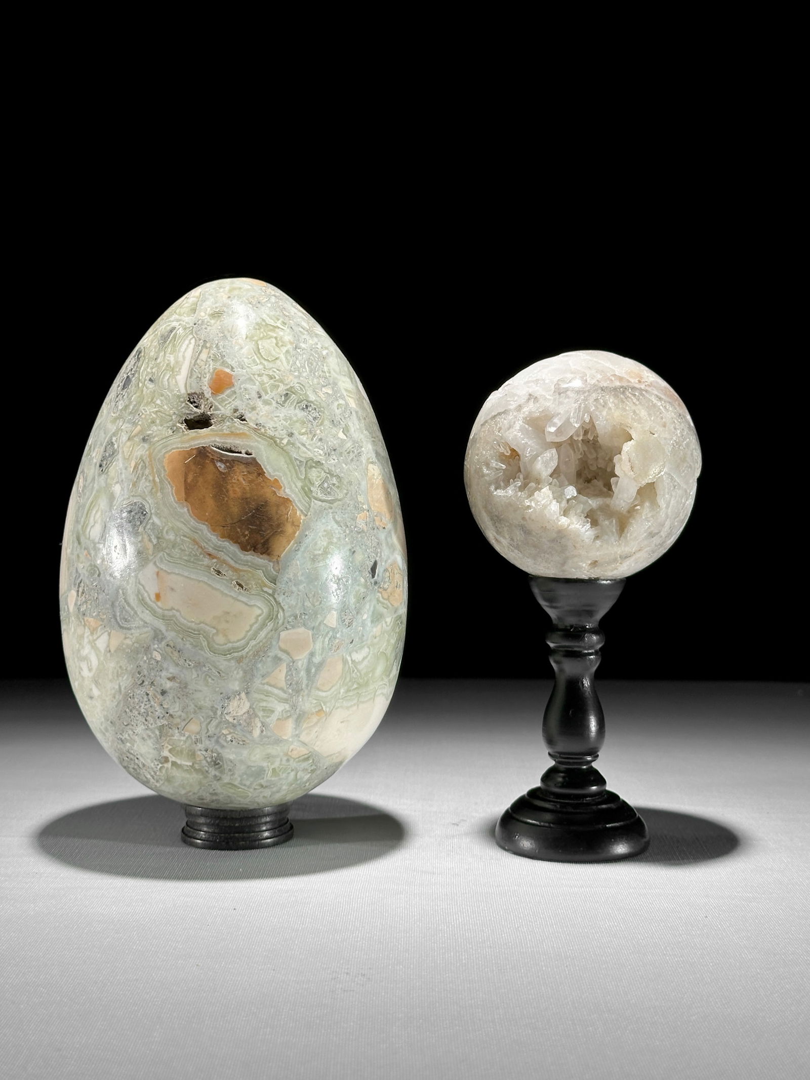 Wonderful set of a crystalized onyx egg and a crystal quartz cluster with stands (1 of 10)