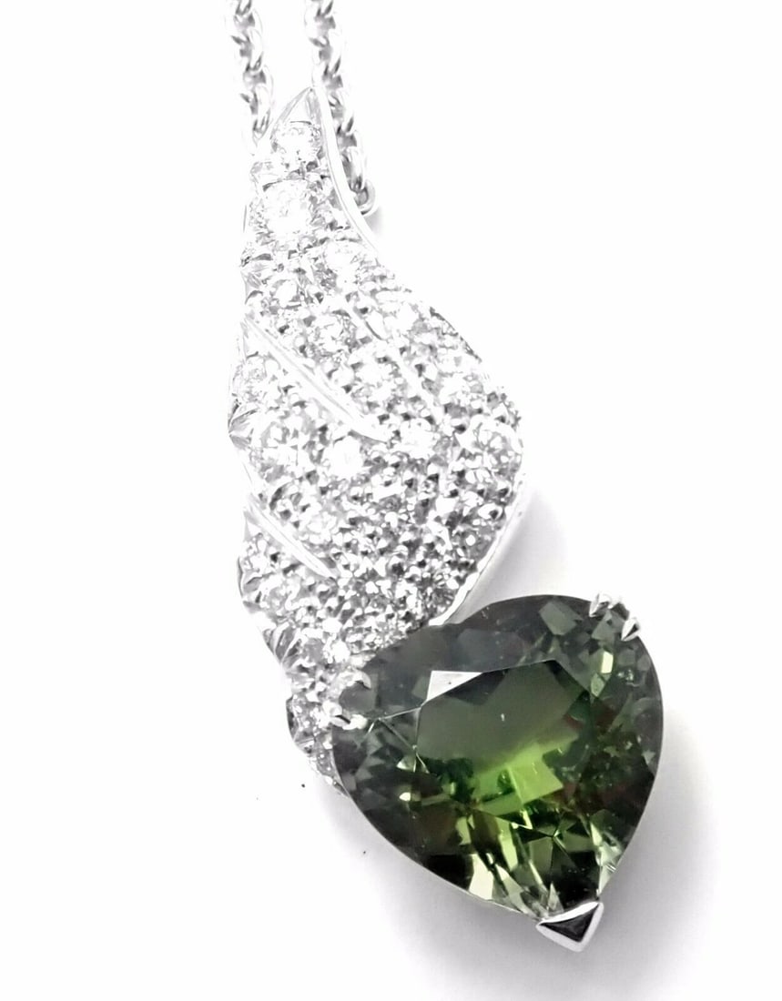 Rare! Authentic Piaget 18k White Gold Diamond Peridot Heart Pendant Necklace: Rare! Authentic Piaget 18k White Gold Diamond Peridot Heart Pendant Necklace About This Piece: Retail Price: $12,500 plus tax. Metal: 18k White Gold Weight: 11.1 grams Length: 17" Stones: Round brilli