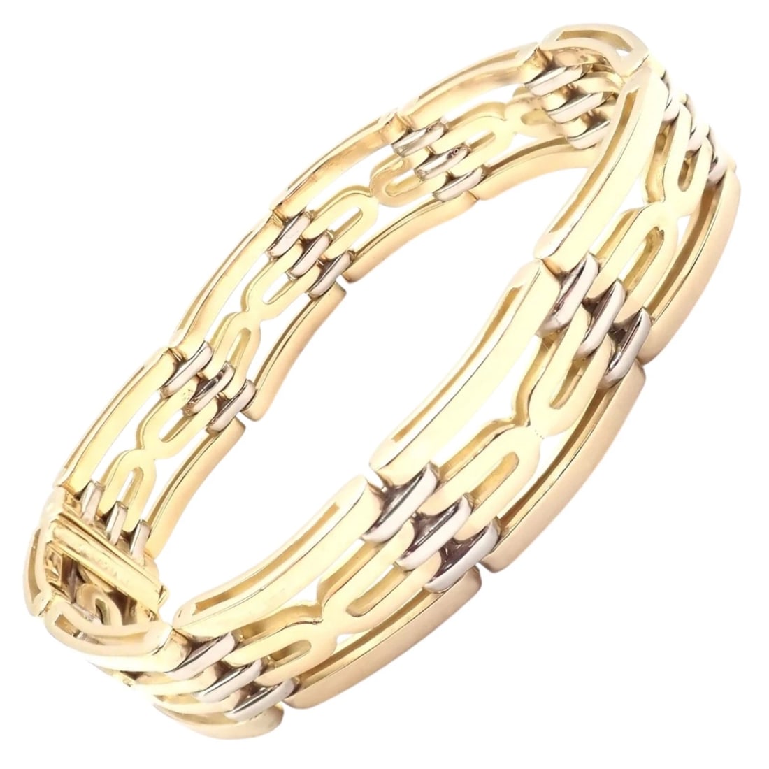 Authentic! Vintage Bvlgari Bulgari 18k Yellow Gold Link Bracelet: Authentic! Vintage Bvlgari Bulgari 18k Yellow Gold Link Bracelet About This Piece: Exuding timeless sophistication, this Vintage Bvlgari 18k Yellow Gold Link Bracelet showcases the brand’s maste
