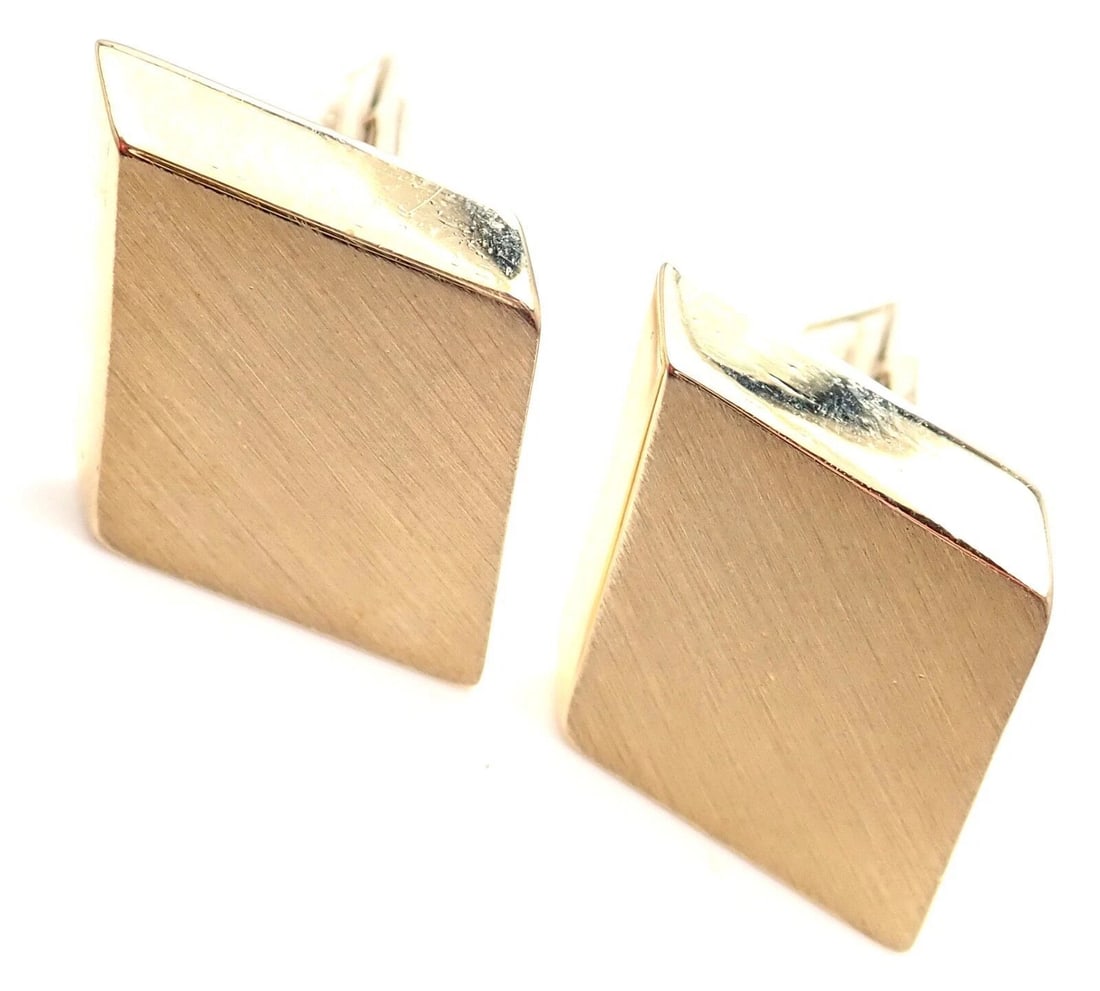 Rare! Authentic Vintage Tiffany & Co 14k Yellow Gold Cufflinks: Rare! Authentic Vintage Tiffany & Co 14k Yellow Gold Cufflinks About This Piece: Metal: 14k Yellow Gold Cufflink Dimensions: 25mm x 18mm x 22mm Weight: 11.3 grams Stones: None Hallmarks: Tiffany & Co.