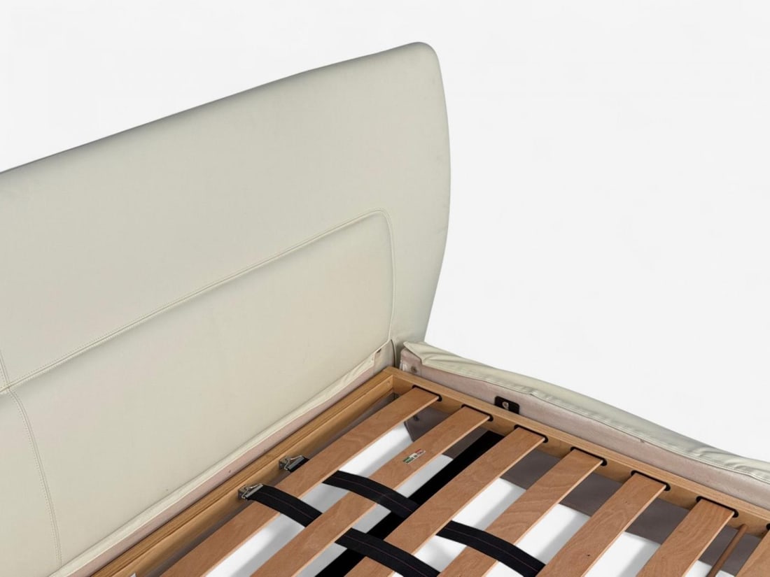 Molteni & C., Cream Leather, Chrome, King Size Bedframe, Italy, 21st C. - 9