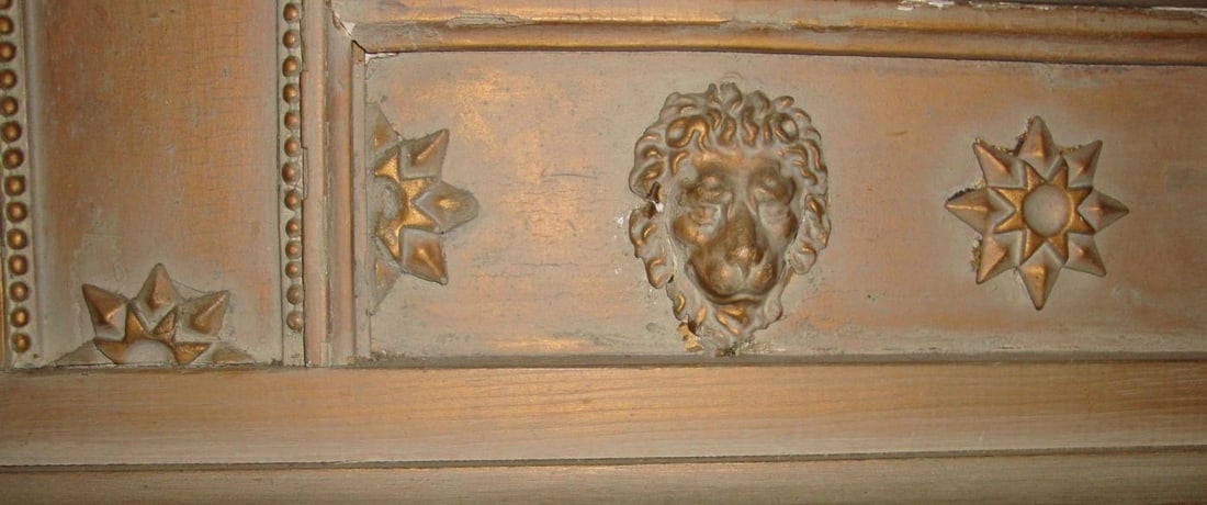 Swedish Style Wall Console Mirror Depicting a Cherub - 6