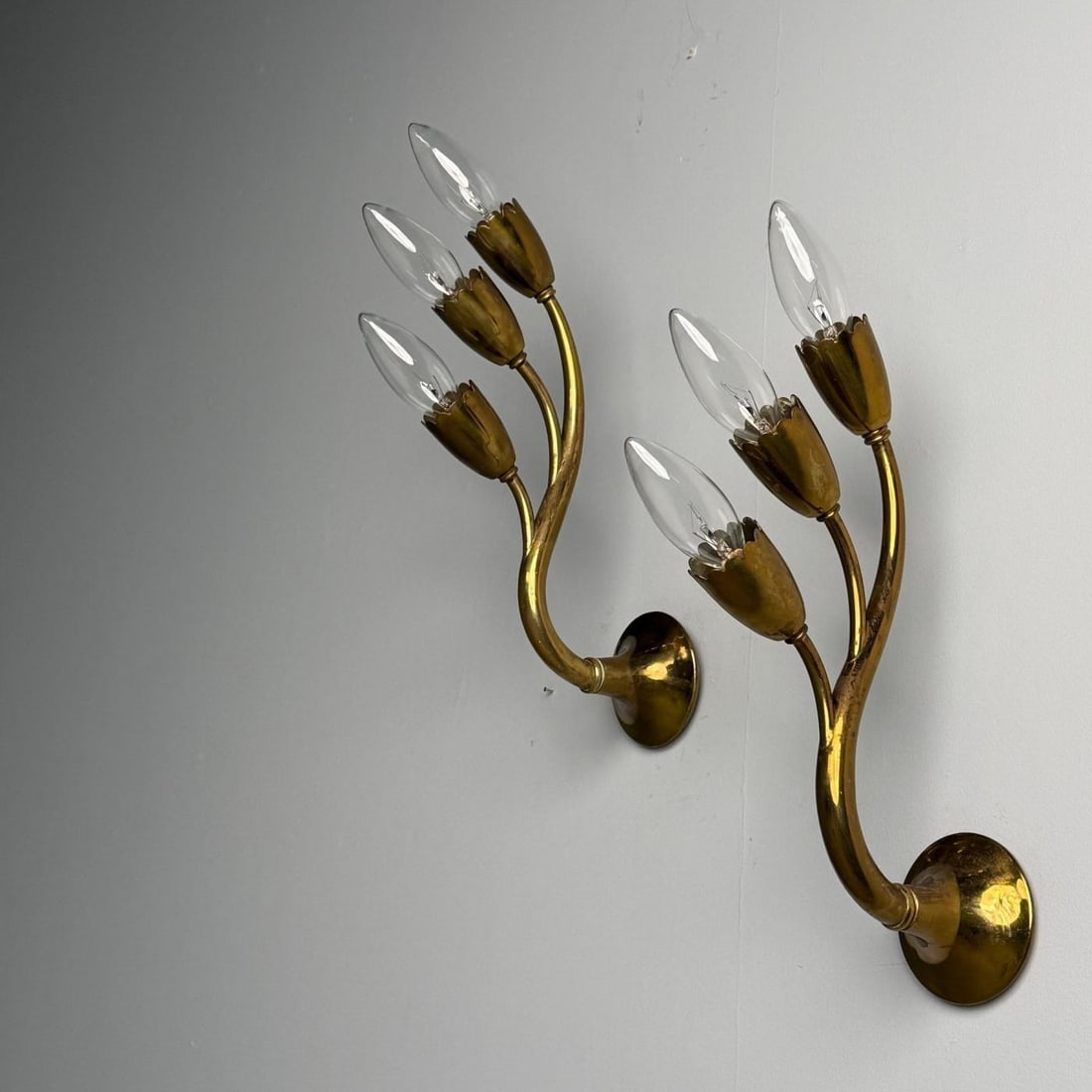Gio Ponti Attr., Italian Mid-Century Modern, Wall Sconces, Brass, Flower Shape - 3