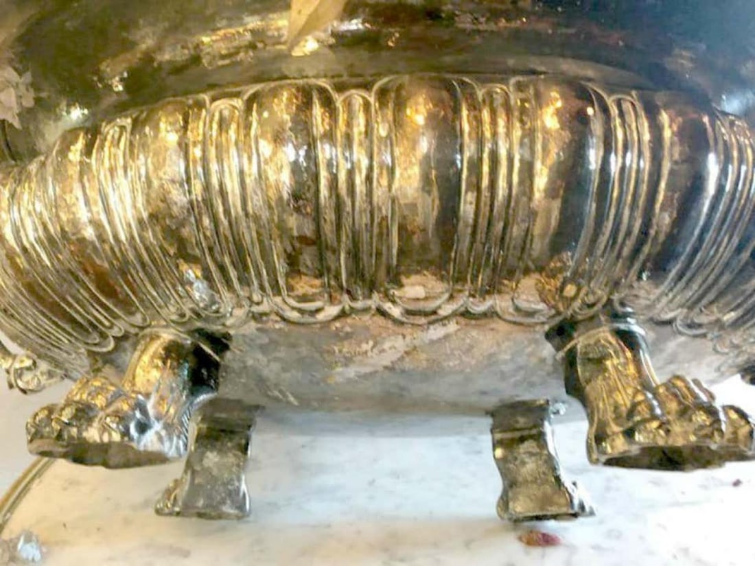 Palatial Silver Plated Claw Footed Centrepiece in Custom Form Antique Bowl - 6