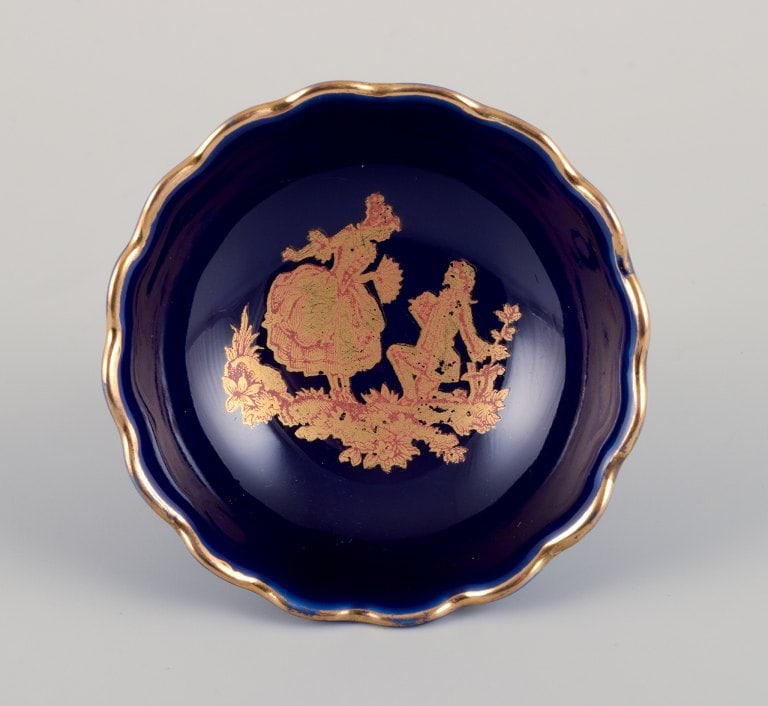 Limoges, France. Five pieces of miniature porcelain decorated with 22-karat gold leaf and beautiful - 3