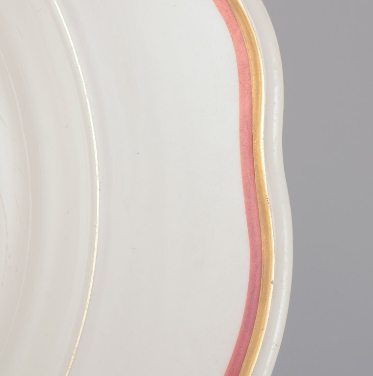 Meissen, Germany. Three-piece porcelain set consisting of a large bowl, a deep plate, and a plate. - 4