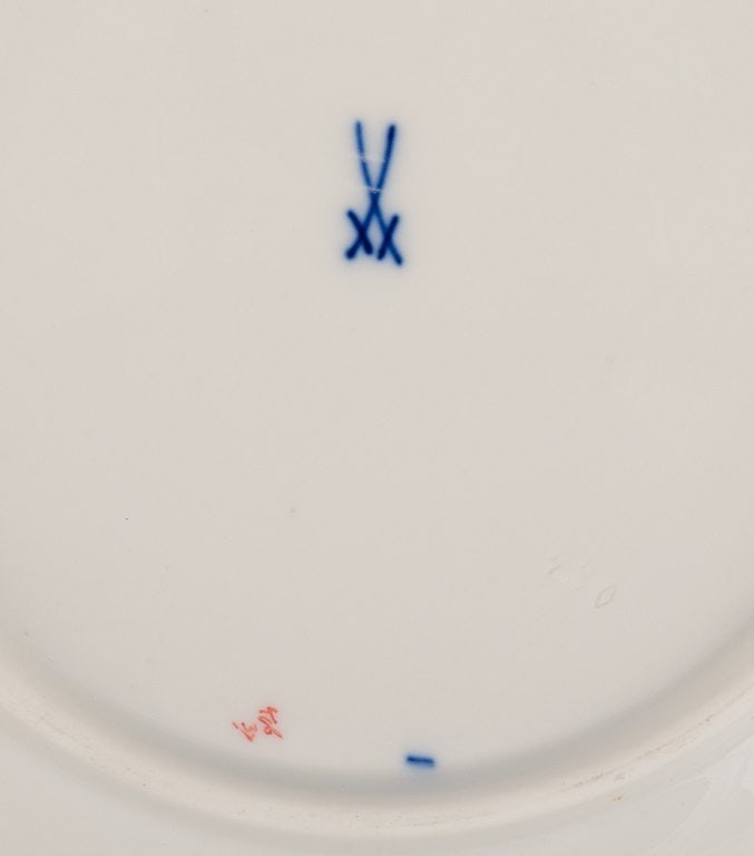 Meissen, Germany. A set of ten plates. Decorated with coral red and gold-colored trim. Art Deco. - 4