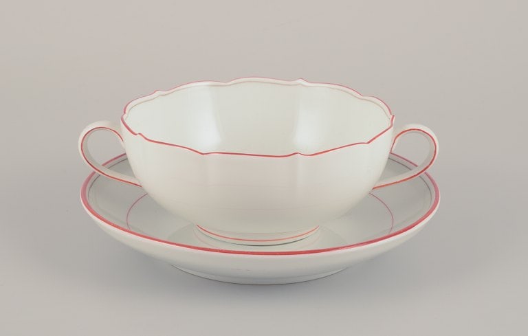 Meissen, Germany. Tea cup and bouillon cup with saucers. Decorated with coral red and gold-colored - 2