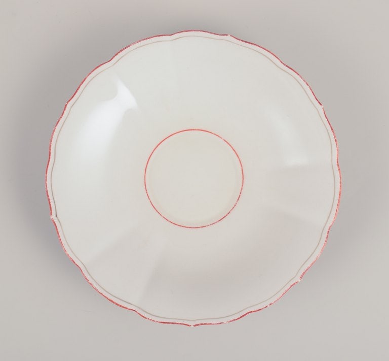 Meissen, Germany. Tea cup and bouillon cup with saucers. Decorated with coral red and gold-colored - 7