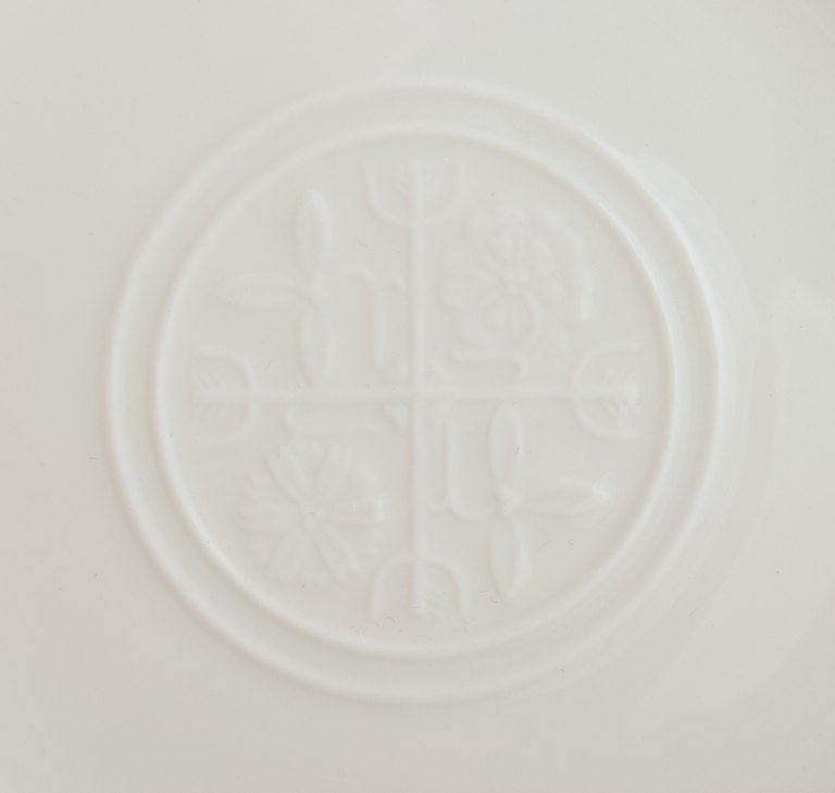 Meissen, Germany. Tea cup and bouillon cup with saucers. Decorated with coral red and gold-colored - 9