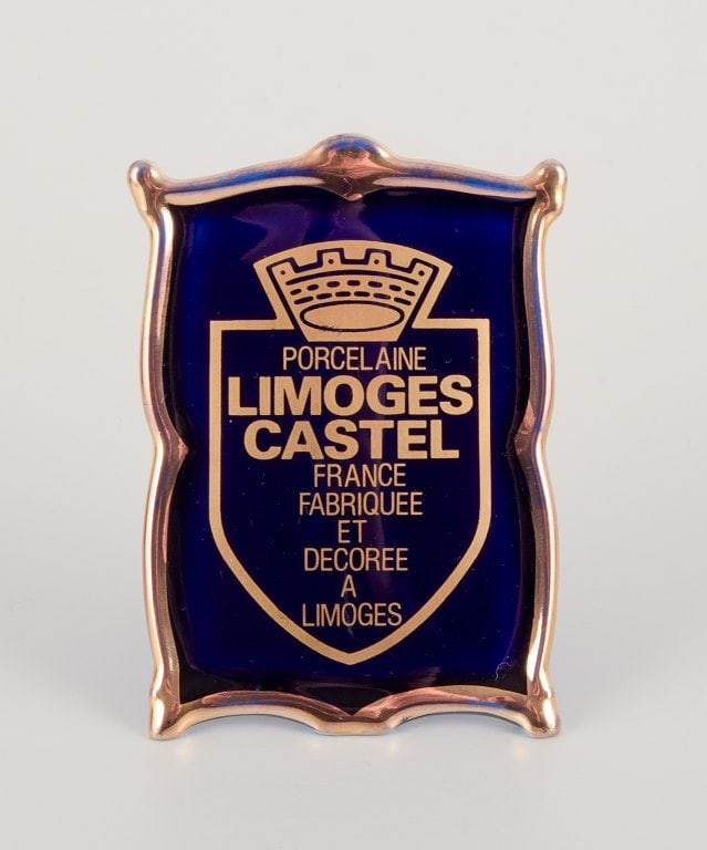 Limoges, France. Five pieces of porcelain consisting of a lidded jar, two vases, a lidded - 6