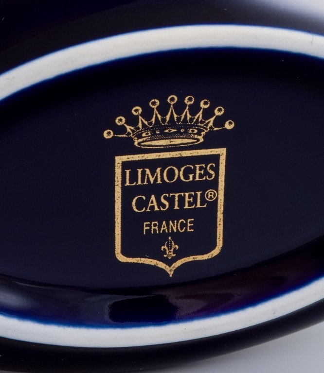 Limoges, France. Two covered jars in porcelain, one oval, decorated with 22-karat gold leaf and - 9