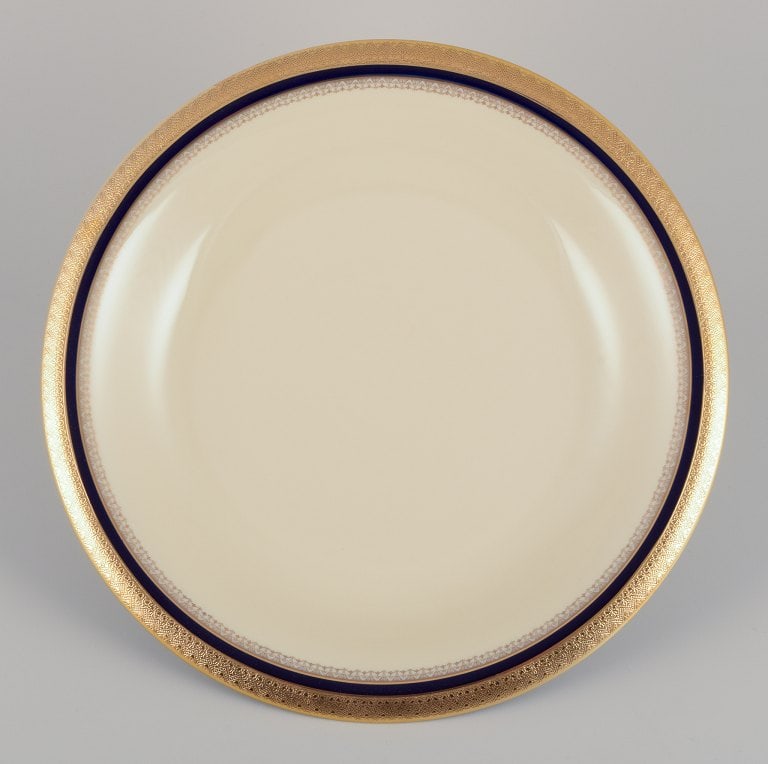 Hutschenreuther, Germany. Large round serving platter from the "Margarete" series. (1 of 5)