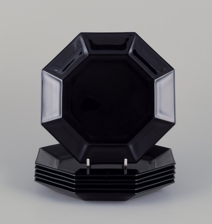 Arcoroc, France. A set of six octagonal plates in black porcelain.: Title:Arcoroc, France. A set of six octagonal plates in black porcelain. Description:Arcoroc, France. A set of six octagonal plates in black porcelain. 1970s/1980s. Marked. Perfect condition. Dimensio
