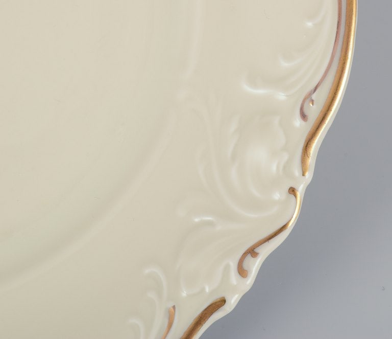 KPM, Poland. A set of six porcelain lunch plates. Cream-colored with gold rim decoration. - 4