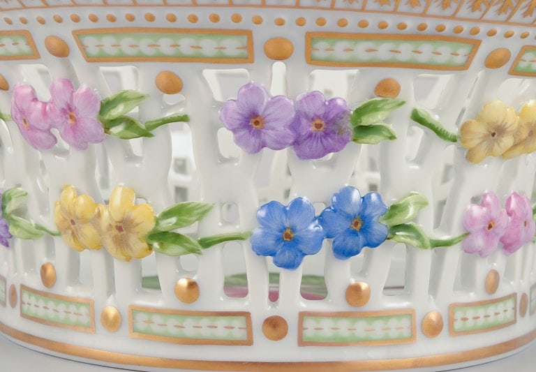 Royal Copenhagen Flora Danica porcelain fruit bowl, decorated in colors and gold with flowers. - 6
