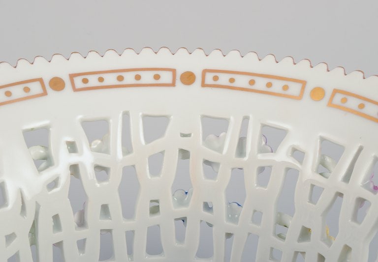 Royal Copenhagen Flora Danica porcelain fruit bowl, decorated in colors and gold with flowers. - 8