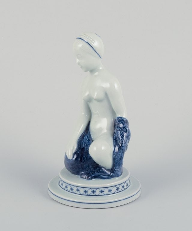 Georg Thylstrup for Royal Copenhagen. Rare Art Deco porcelain sculpture of a young woman. - 3