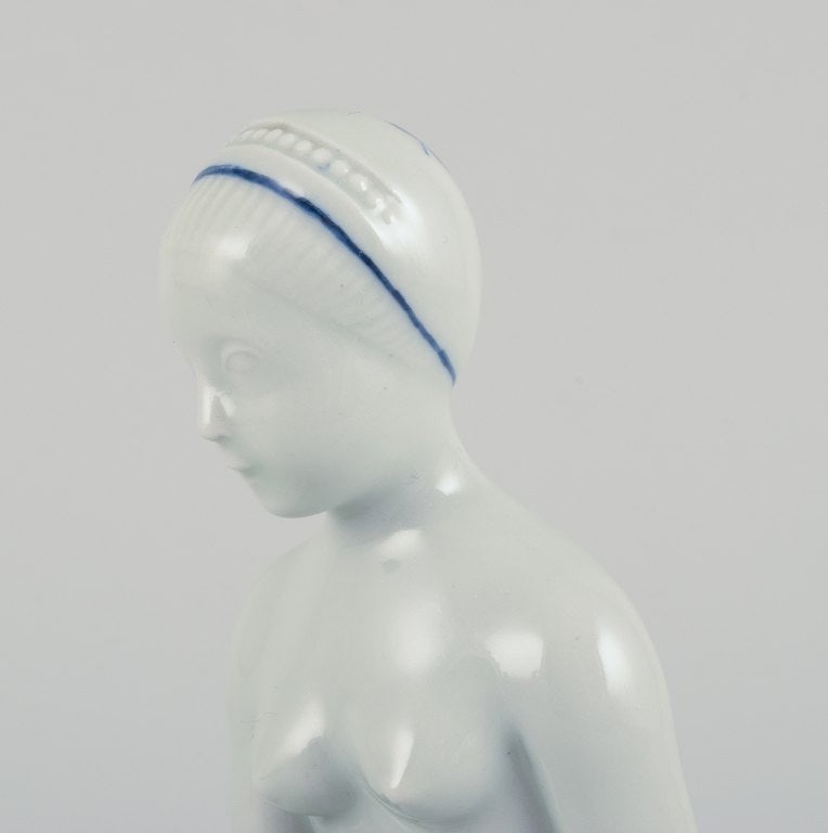 Georg Thylstrup for Royal Copenhagen. Rare Art Deco porcelain sculpture of a young woman. - 5