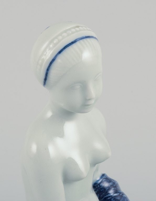 Georg Thylstrup for Royal Copenhagen. Rare Art Deco porcelain sculpture of a young woman. - 6