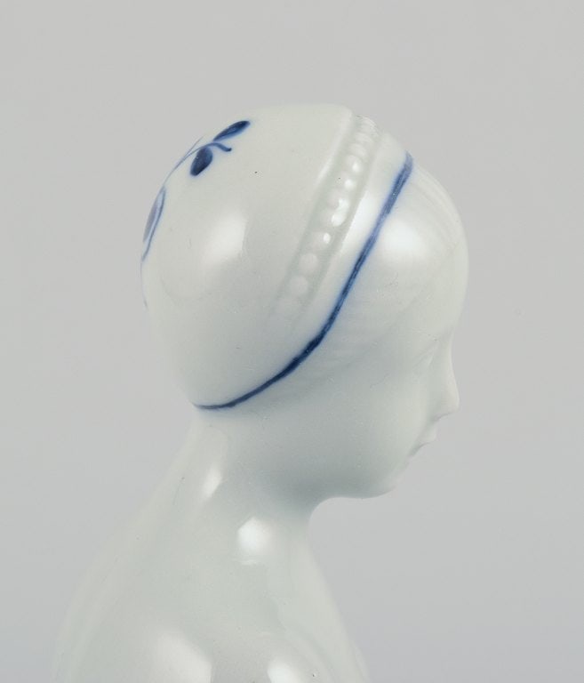 Georg Thylstrup for Royal Copenhagen. Rare Art Deco porcelain sculpture of a young woman. - 7