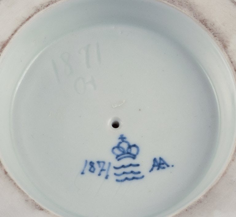 Georg Thylstrup for Royal Copenhagen. Rare Art Deco porcelain sculpture of a young woman. - 9