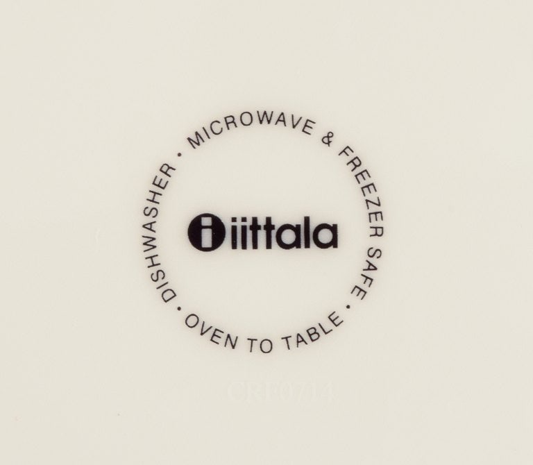 Iittala, Finland. Two large dinner plates/serving plates in porcelain with a motif of an owl on a - 5