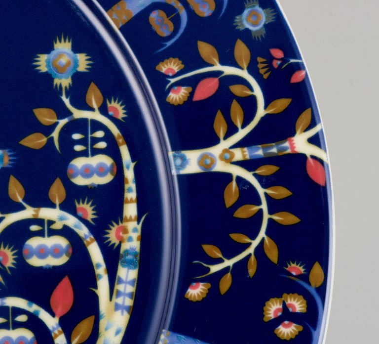 Iittala, Finland. Two large dinner plates/cover plates in porcelain with a motif of an owl on a - 5