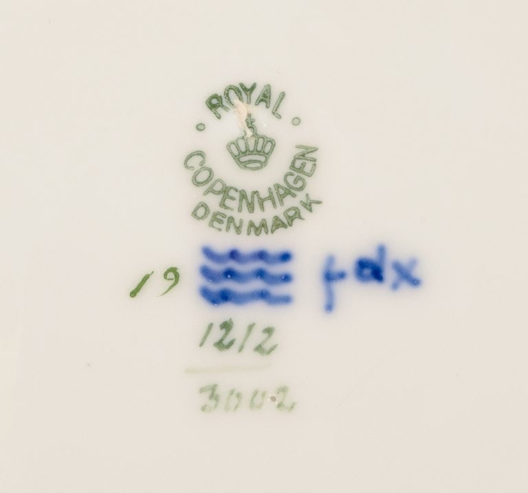 Royal Copenhagen Fauna Danica fish plate. Hand-painted fish motif with gold decoration. - 7