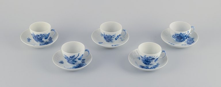 Royal Copenhagen Blue Flower Curved. A set of five coffee cups with saucers.: Title:Royal Copenhagen Blue Flower Curved. A set of five coffee cups with saucers. Description:Royal Copenhagen Blue Flower Curved. A set of five coffee cups with saucers. Model 10/1549. Dating: 1969-
