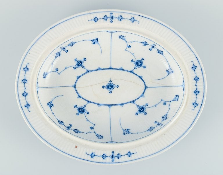 Antique Royal Copenhagen Blue Fluted oval tureen with lid. Rare tureen from the late 1700s/early - 2