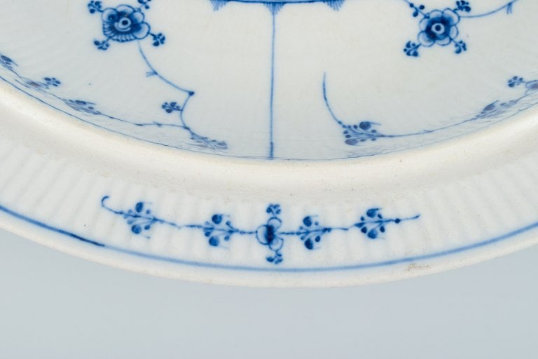 Antique Royal Copenhagen Blue Fluted oval tureen with lid. Rare tureen from the late 1700s/early - 5