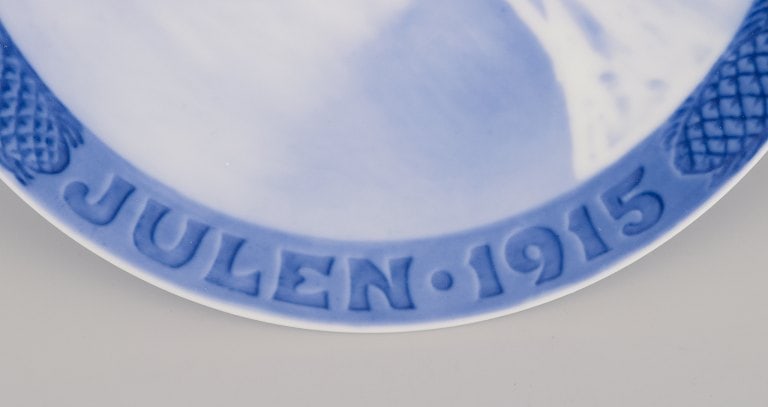 Royal Copenhagen Christmas Plate from 1915. - 2