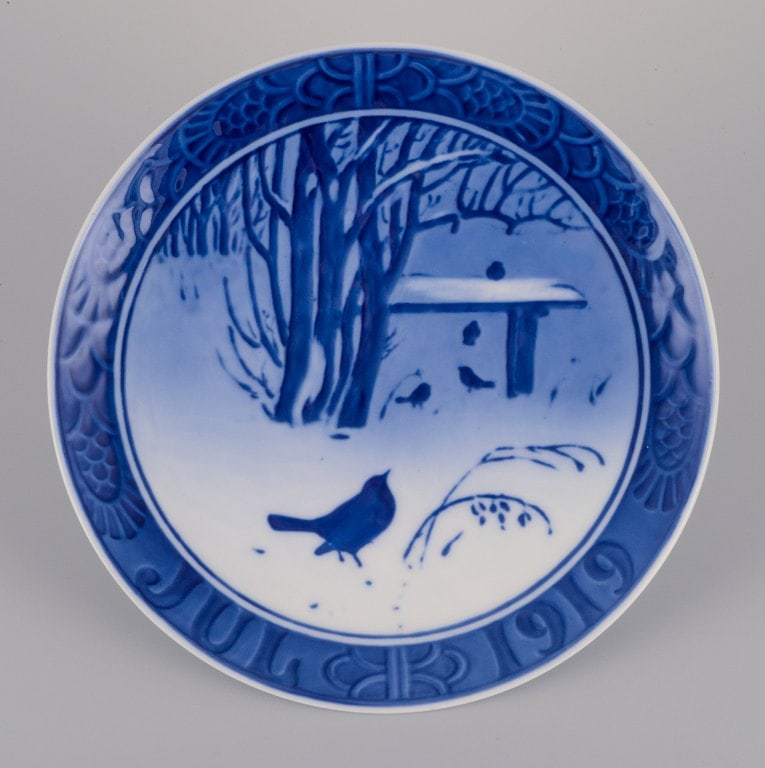 Royal Copenhagen Christmas Plate from 1919. (1 of 4)